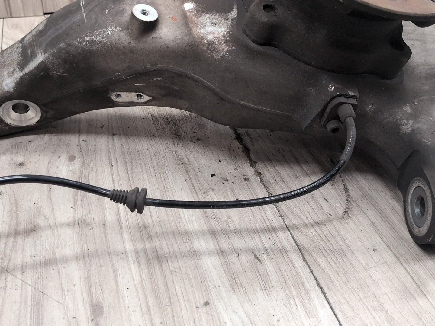 2014 - 2018 BMW X5 F85 Front Left Driver Spindle Knuckle w/ Bearing 6869869 S63B44T2
