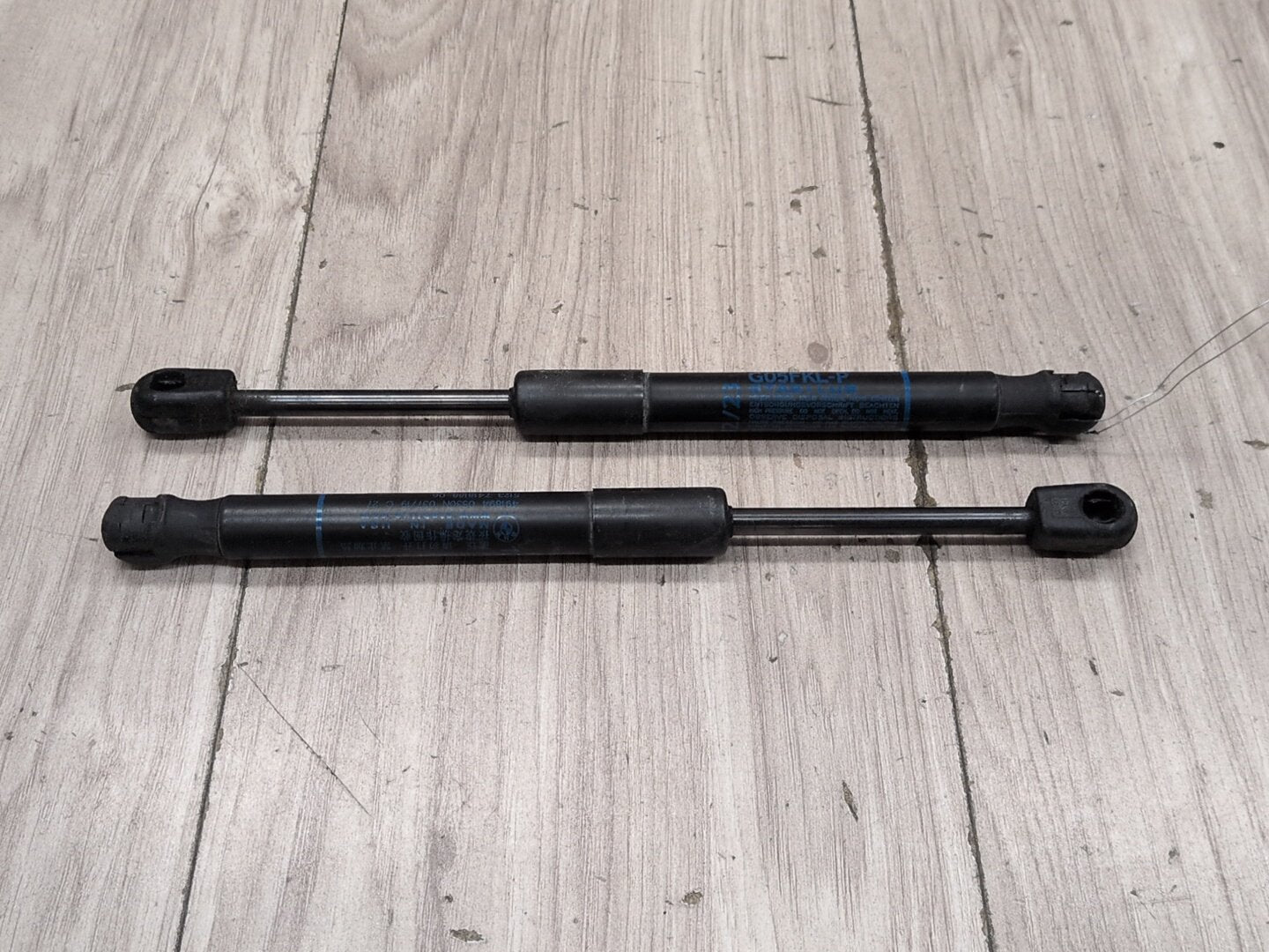2019 - 2026 BMW X5 G05 Rear Left Right Liftgate Trunk Lid Strut Shock Supports SET 7418188 N63B44M3