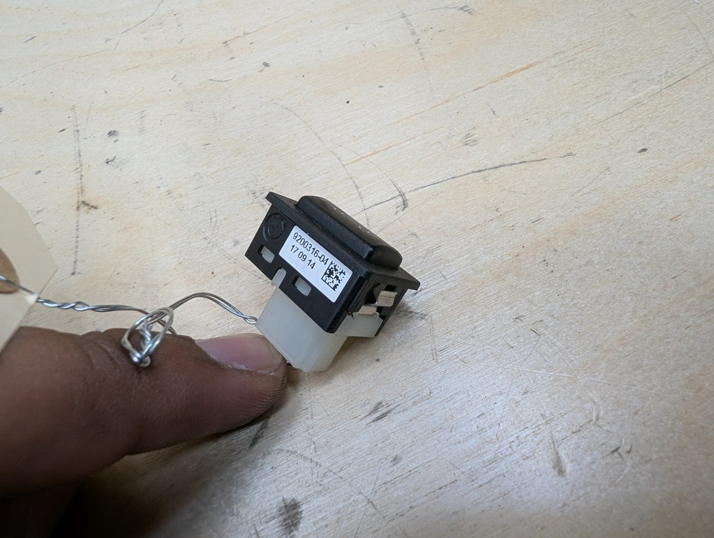 2012-2018 BMW 320i F30 Liftgate Trunk Lid Lock Unlock Switch 9200316