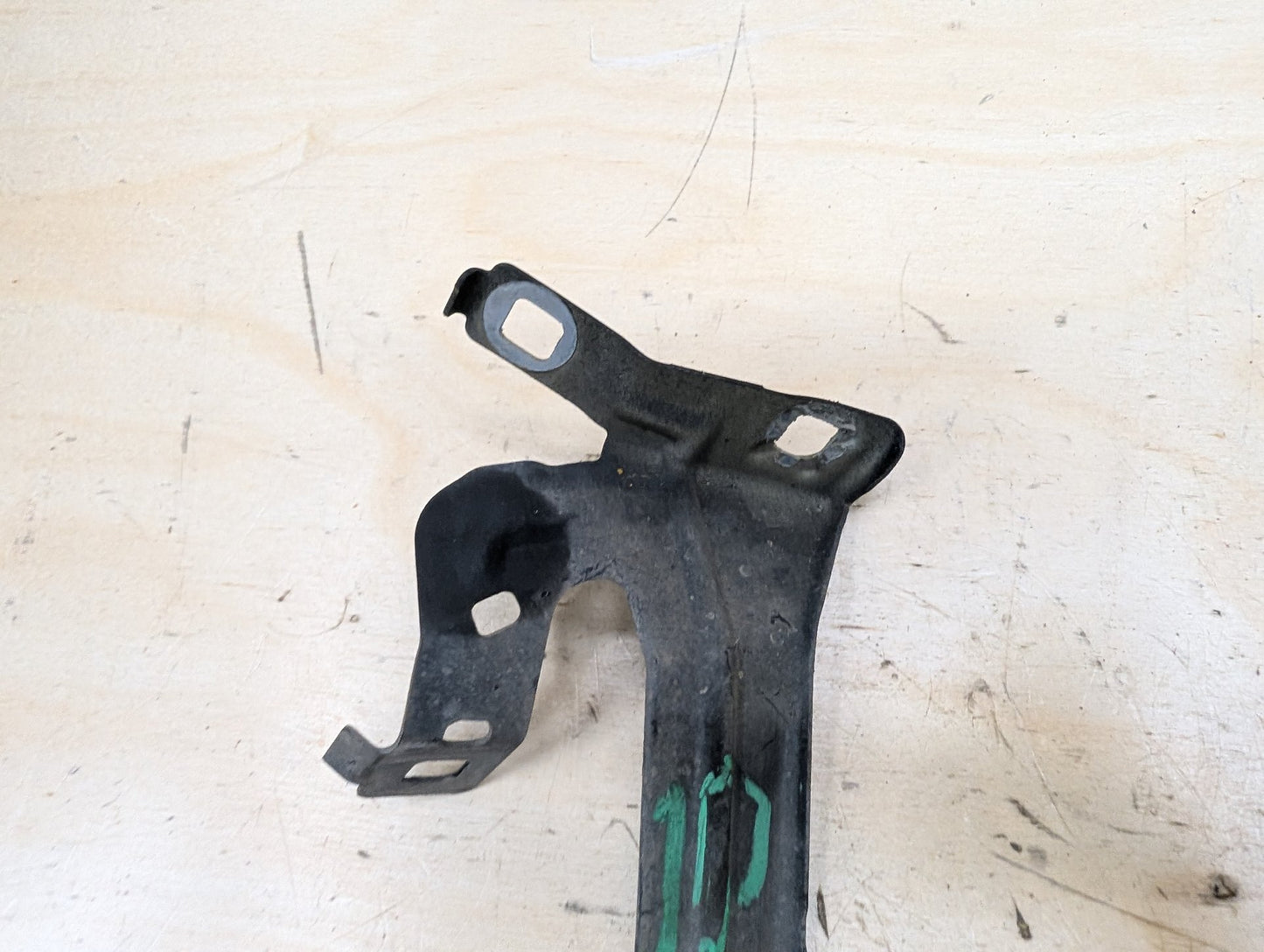 12-20 OEM BMW F30 F32 F33 F36 Front Left Driver Fender Wing Holder Bracket SET