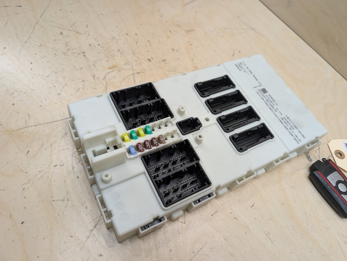 2012-2018 BMW 328i F30 Bdc Body Domain Fem Control Module w/ Key 9292946