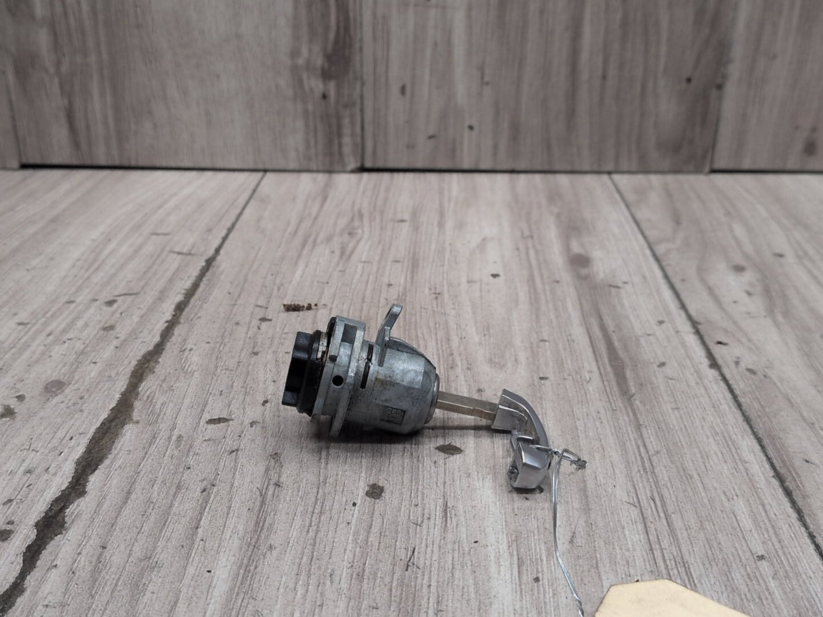 2012-2018 BMW M6 F06 Front Left Driver Key Lock Mechanism w/ Key 7312871 OEM