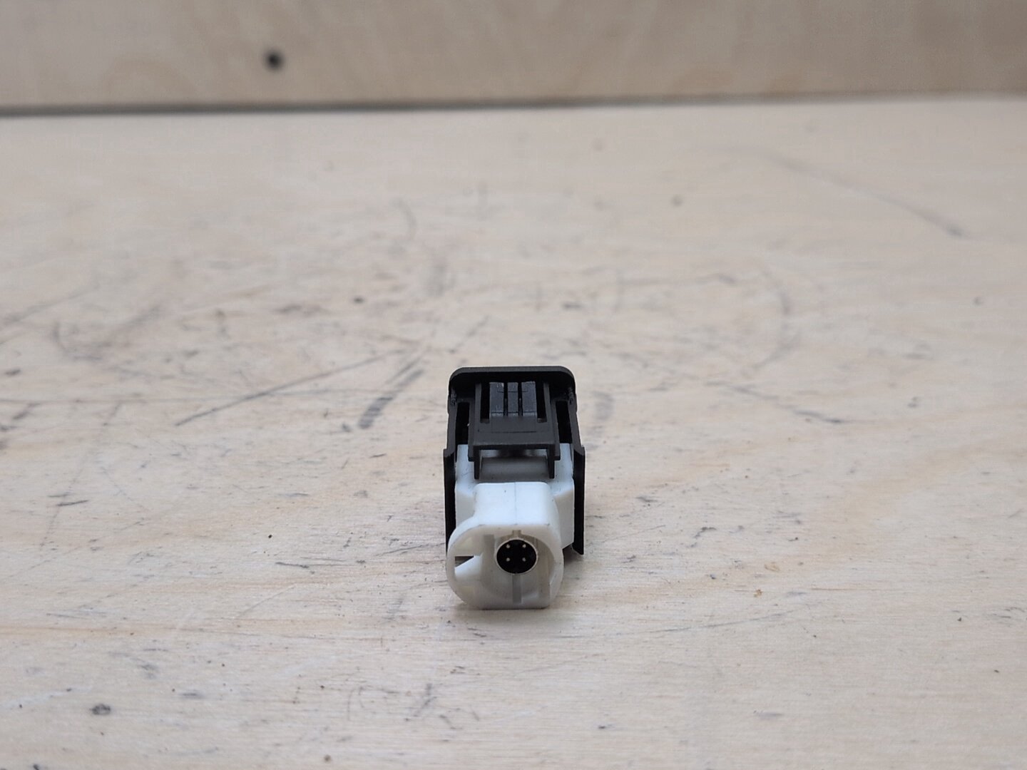2016-2022 BMW 750i G12 AUX/ USB Charger Port Socket 9229294