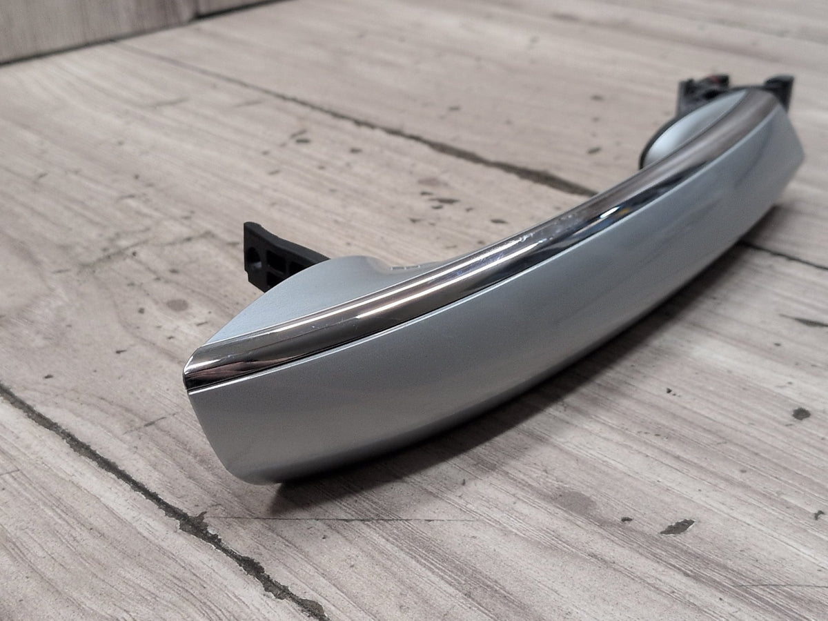 2016-2019 BMW 740Li G12 Right Passenger Door Handle w/ Comfort Access 7411034