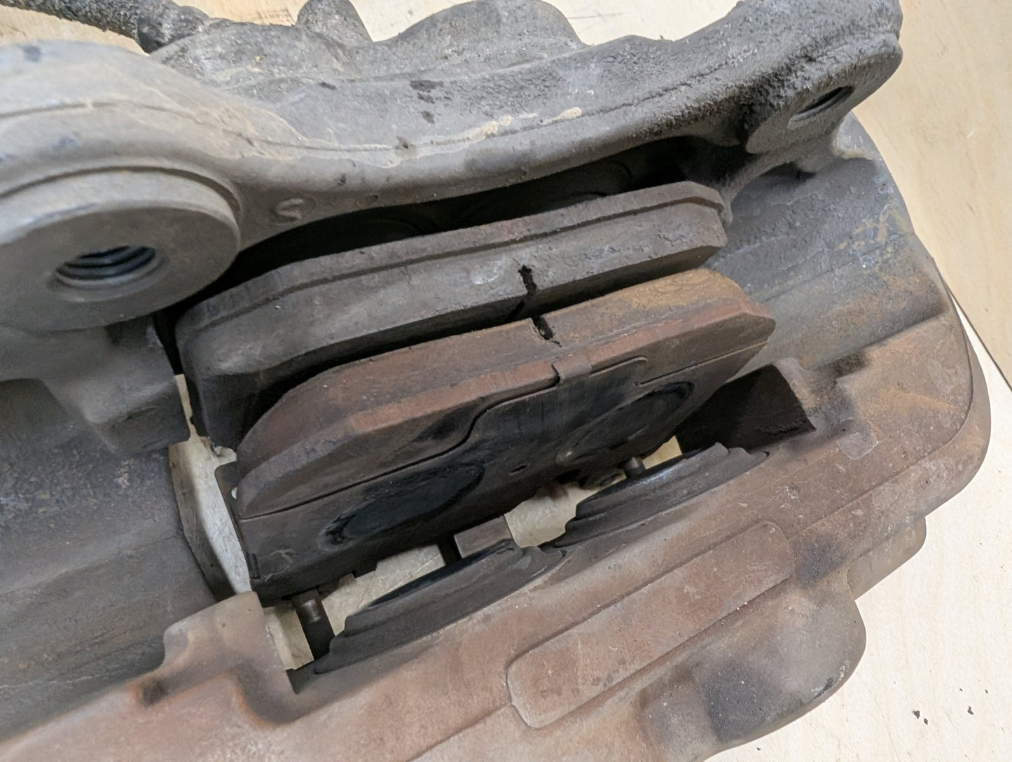 2012-2018 BMW 335i F30 Front Left Right Brake Caliper SET 6865537