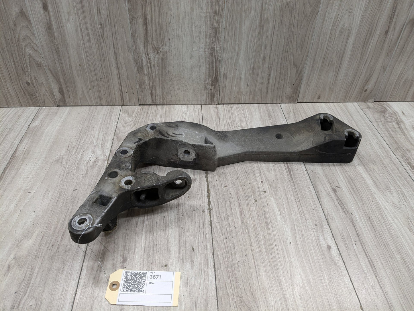 2019 - 2026 BMW X5 G05 Transmission Mount Bracket 8486998 N63B44M3