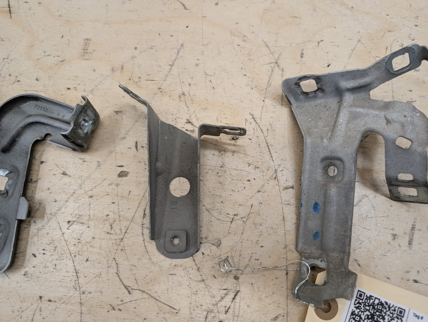 15-20 OEM BMW F80 F82 F83 M3 M4 Left Driver Fender Bracket Mount Carrier SET