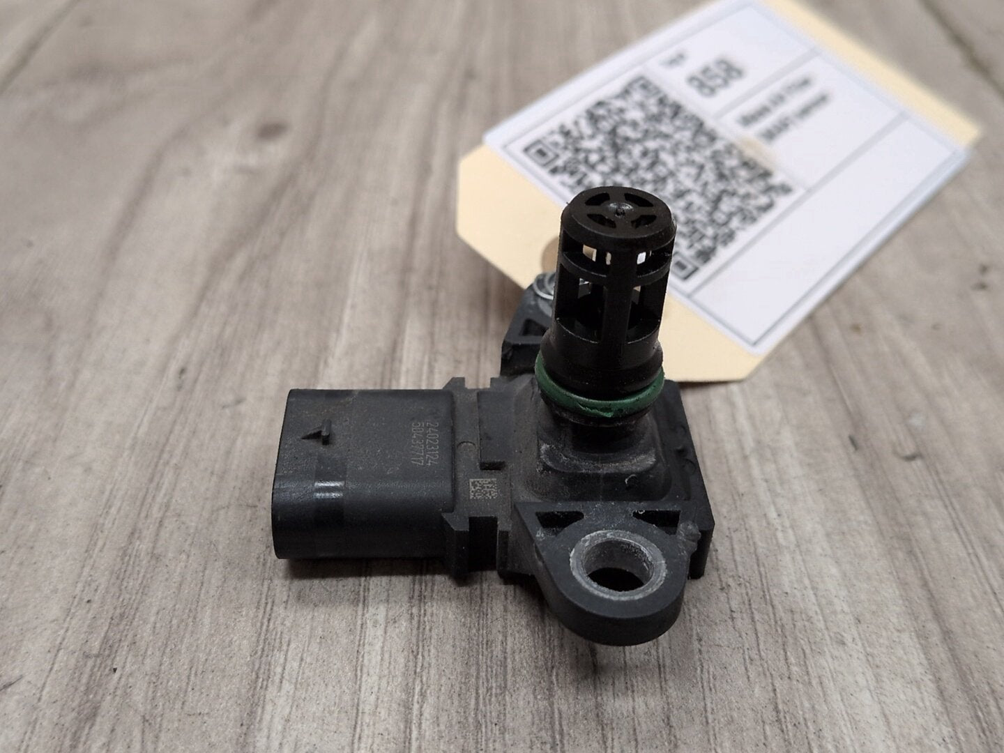 2013 - 2019 BMW 750i F01 Manifold Absolute Pressure (MAP) Sensor 7599042 N63B44O1