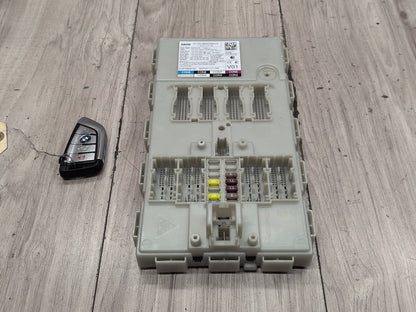 2017-2023 BMW M550i G30 Bdc Body Domain Fem Control Module w/ Key 8800386 OEM