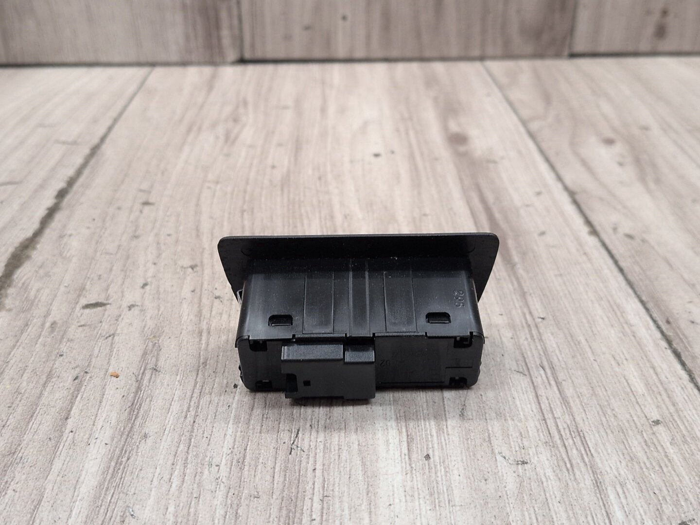 OEM BMW F02 F10 F15 F48 F90 G01 G20 G30 G80 X3 Rear Trunk Lid Center Lock Switch