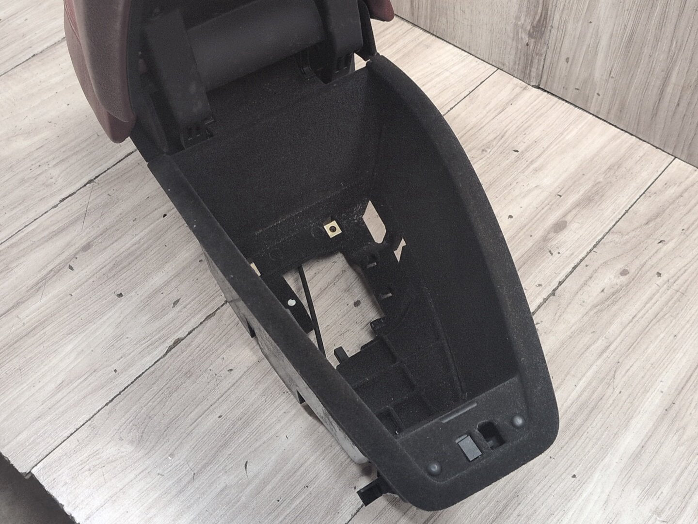 2004-2010 BMW M6 E64 Center Console Armrest Arm Rest 7072737 OEM