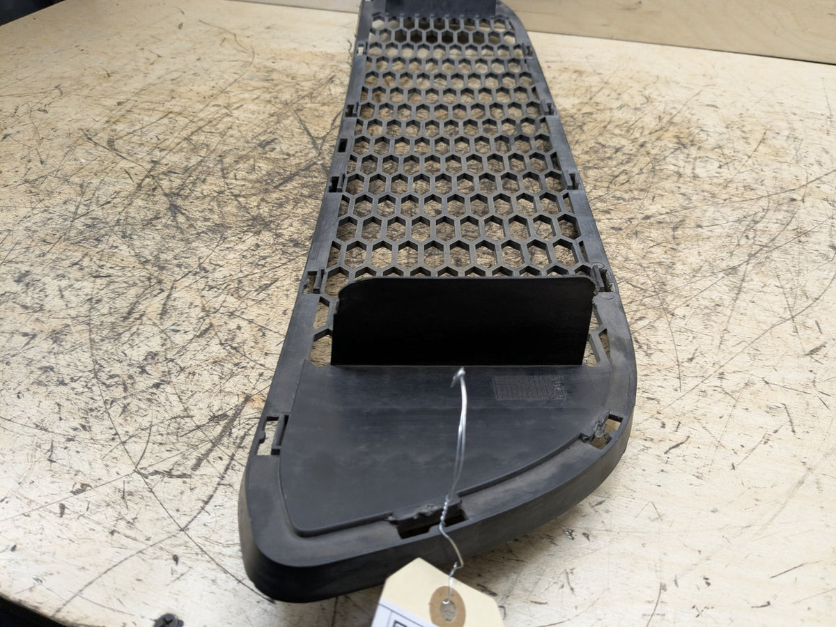 2008-2013 BMW 135i E88 Front Middle Center Bumper Cover Grille 8045432 OEM
