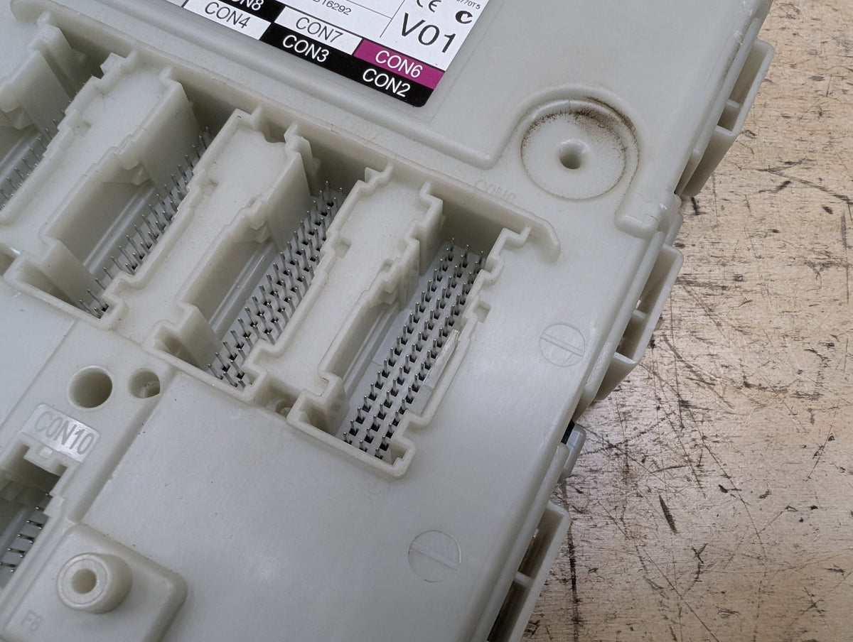 2016-2019 BMW 740i G12 Bdc Body Domain Fem Control Module w/ Key 6830820 OEM