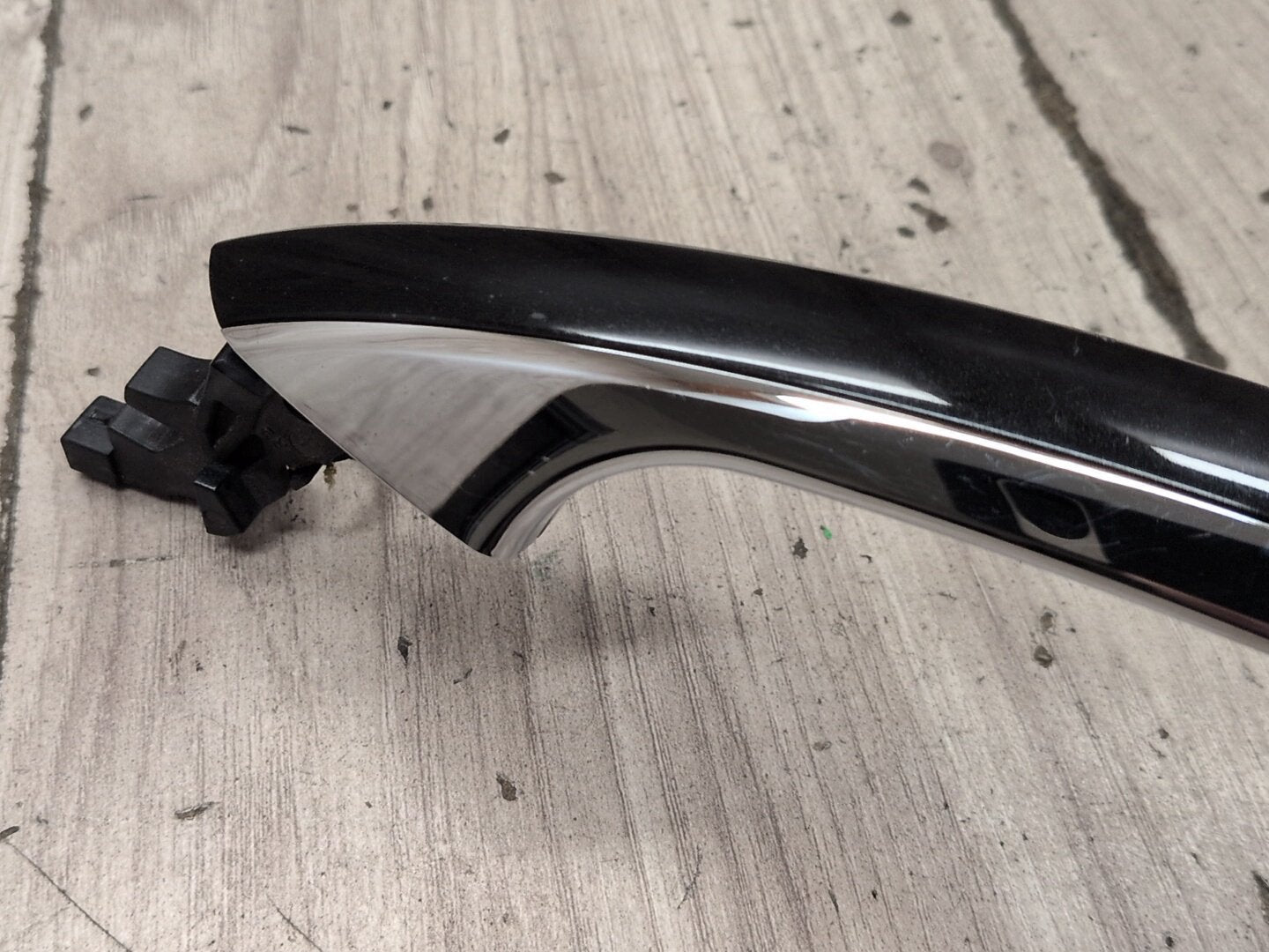 2009-2012 Mercedes-Benz E550 W212 Front or Rear Right Passenger Exterior Door Handle A2047600620 OEM