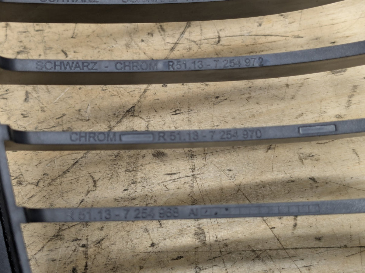 2007-2013 BMW 328i E92 Upper Bumper Cover Kidney Grilles SET 7254969 OEM