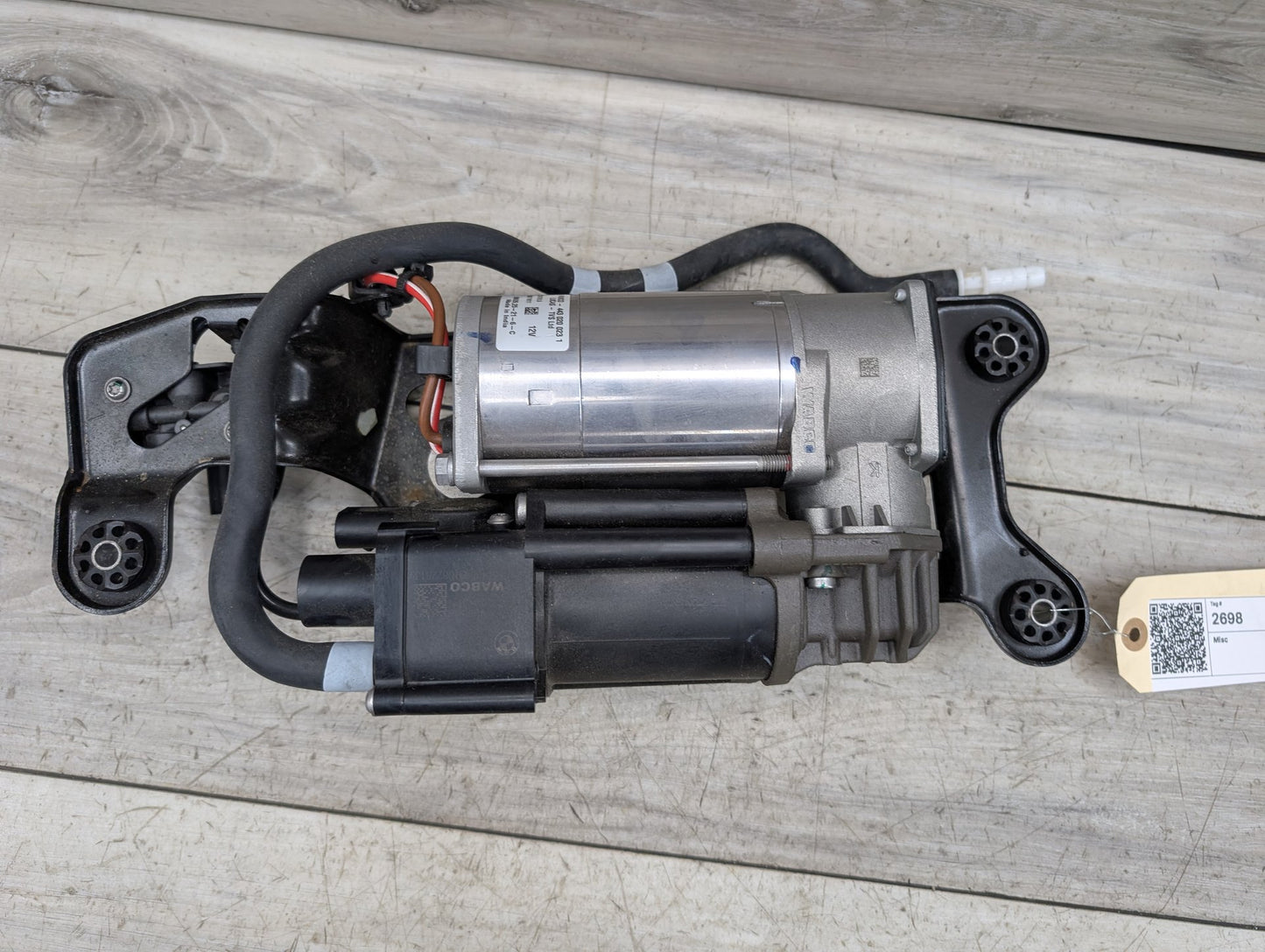 2014 - 2018 BMW X5 F15 Air Suspension Compressor Pump 6875177 N63B44O1