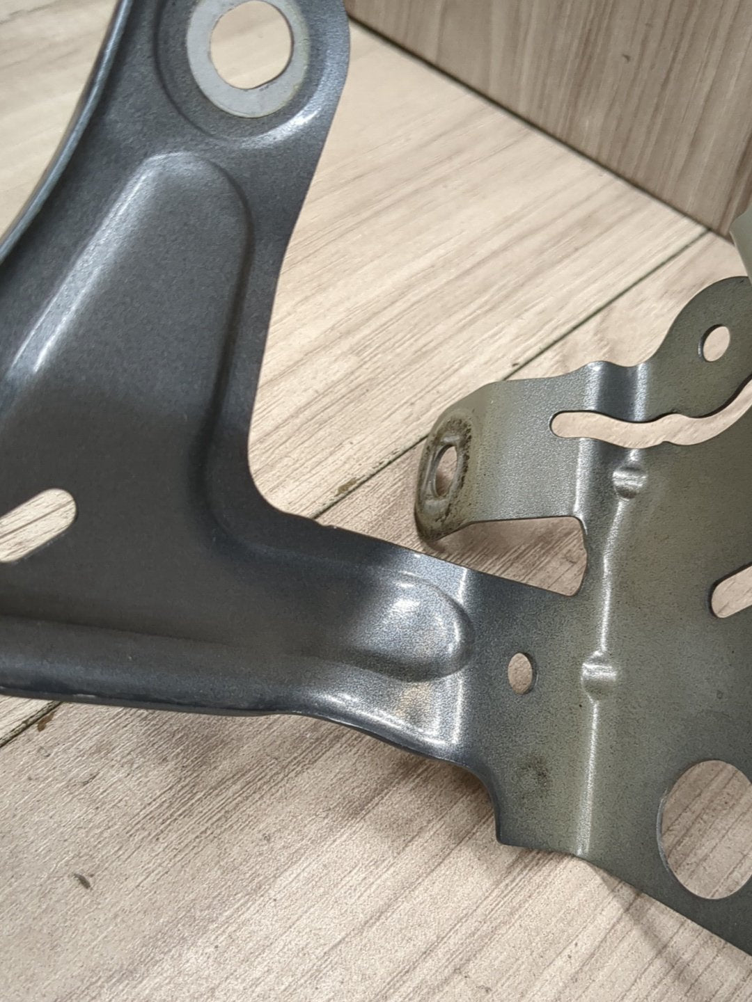2017 - 2023 BMW M550i G30 Front Left Driver Fender Brackets SET 7349617 N63B44O2