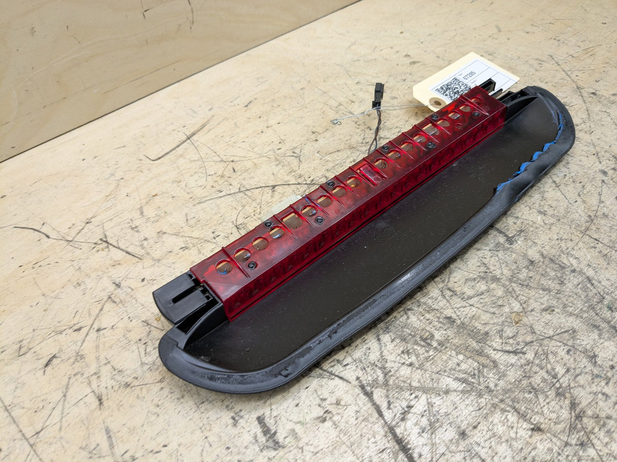 2018-2023 BMW M550i G30 Upper Liftgate Trunk Lid 3rd Brake Light 7360526 OEM