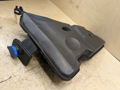 OEM BMW G12 G30 540 M550 750 M760 Windshield Wiper Washer Reservoir Tank Pump