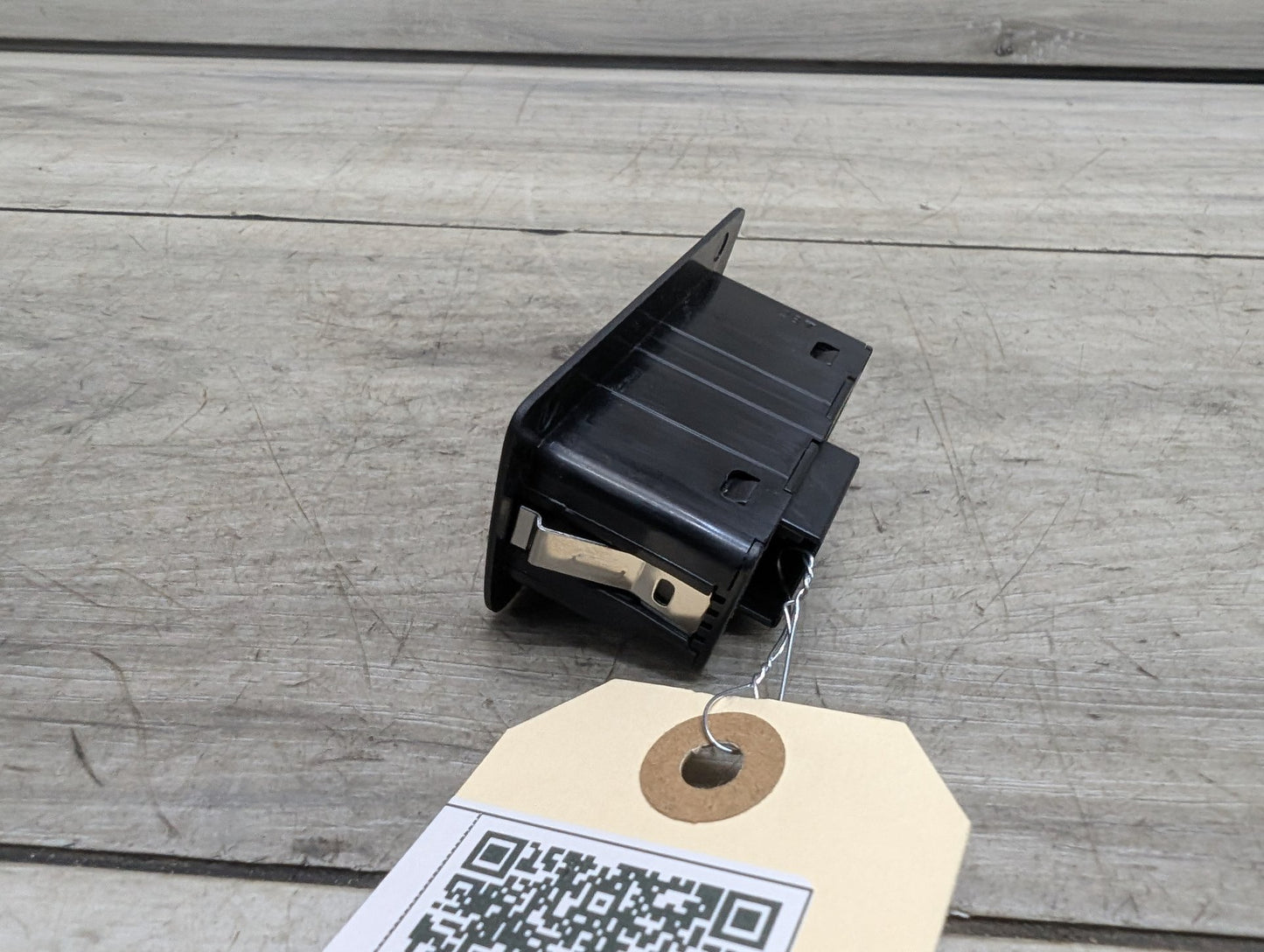 OEM BMW F02 F10 F15 F48 F90 G01 G20 G30 G80 X3 Rear Trunk Lid Center Lock Switch