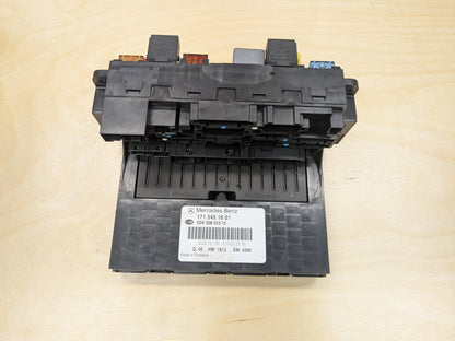 2009-2011 Mercedes-Benz SLK-Class R171 Rear Power Distribution Fuse Box A1715451601 OEM