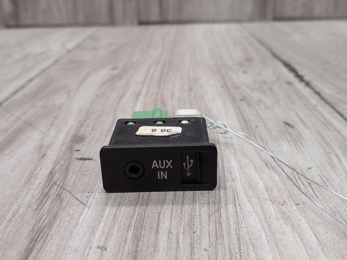 2007-2013 BMW X5 E70 AUX/ USB Charger Port Socket 9189176