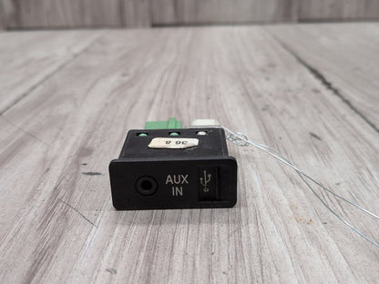 2007-2013 BMW X5 E70 AUX/ USB Charger Port Socket 9189176