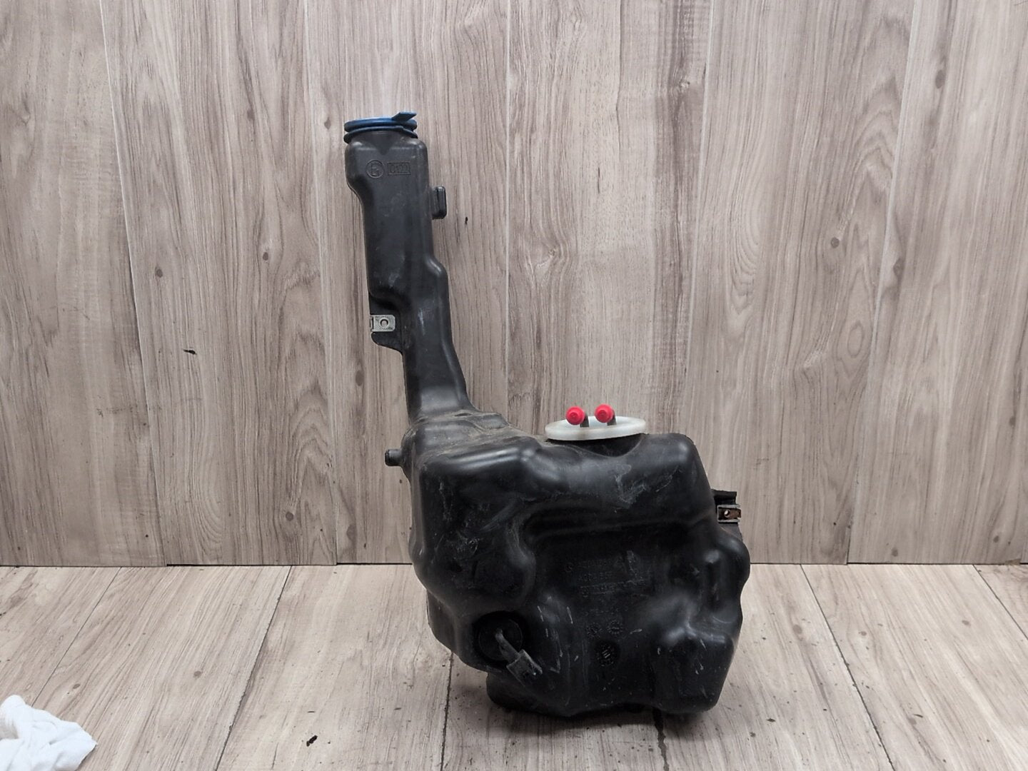 2009-2012 Mercedes-Benz E550 W212 Windshield Reservoir Tank Assembly A2048602360