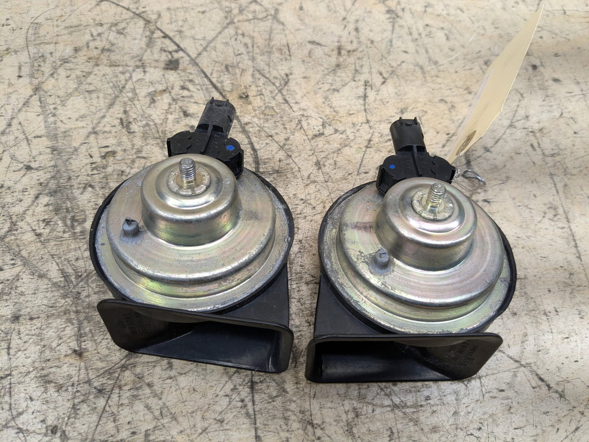 2007-2013 BMW 328i E92 Alarm Horns SET 7159421 OEM