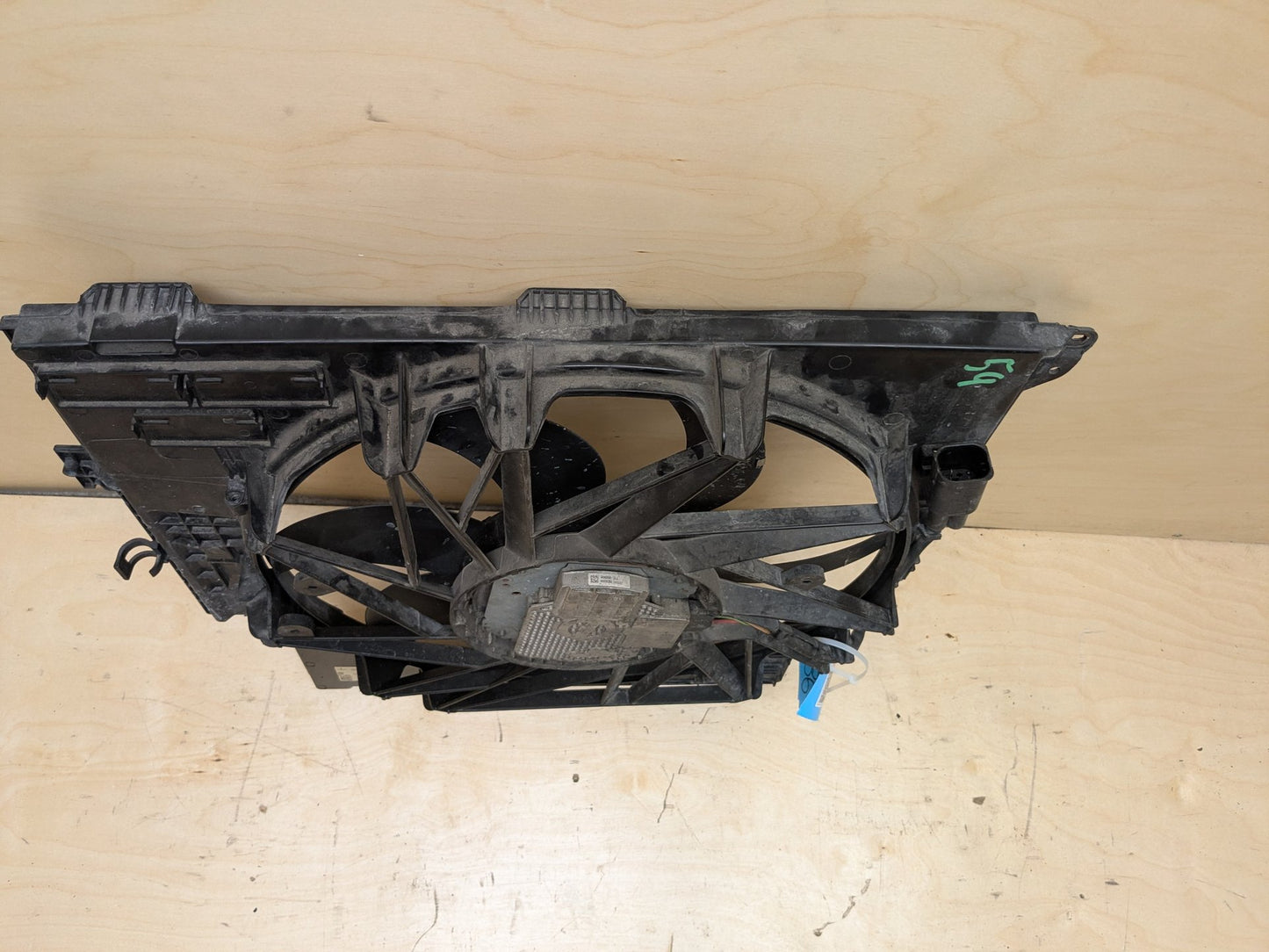 2011-2016 BMW X3 F25 Radiator Fan Shroud Housing w/ Motor 7601176
