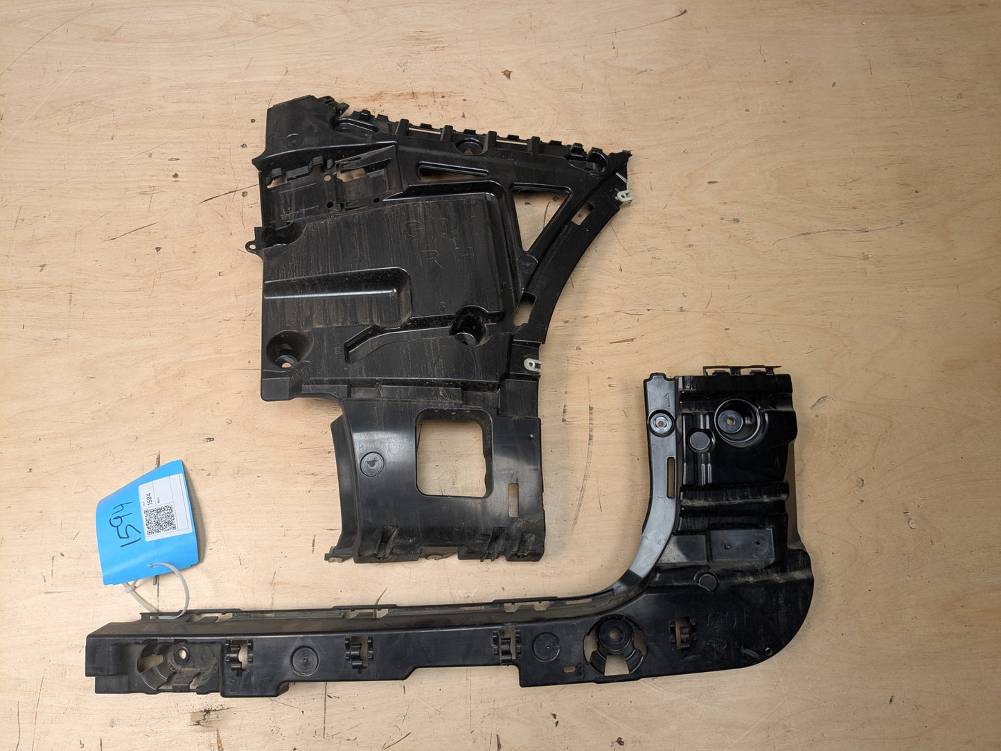 18-21 BMW G01 F97 X3 Rear Bumper Right Passenger Side Brackets Mounts Supports