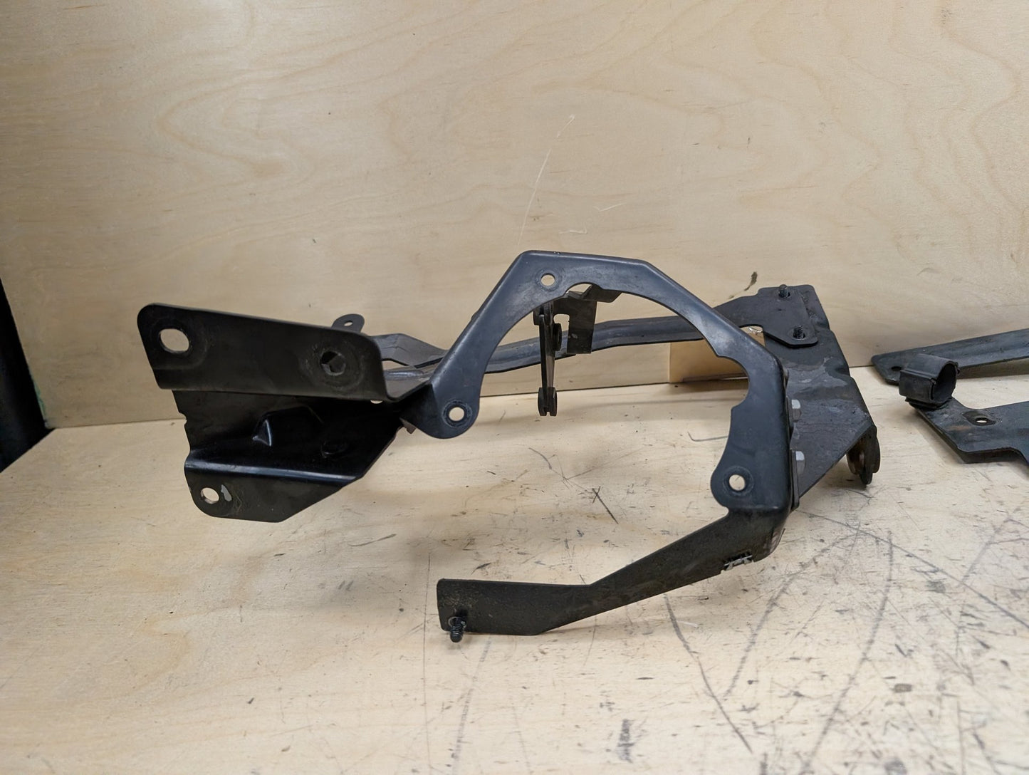 2011-2017 Audi RS5 8T Radiator Lower Mounting Brackets SET 8K0121259 OEM