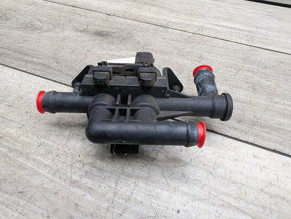 OEM BMW F01 F02 F06 F07 F10 F12 F13 M5 M6 Engine Water Heater Control Valve Pump
