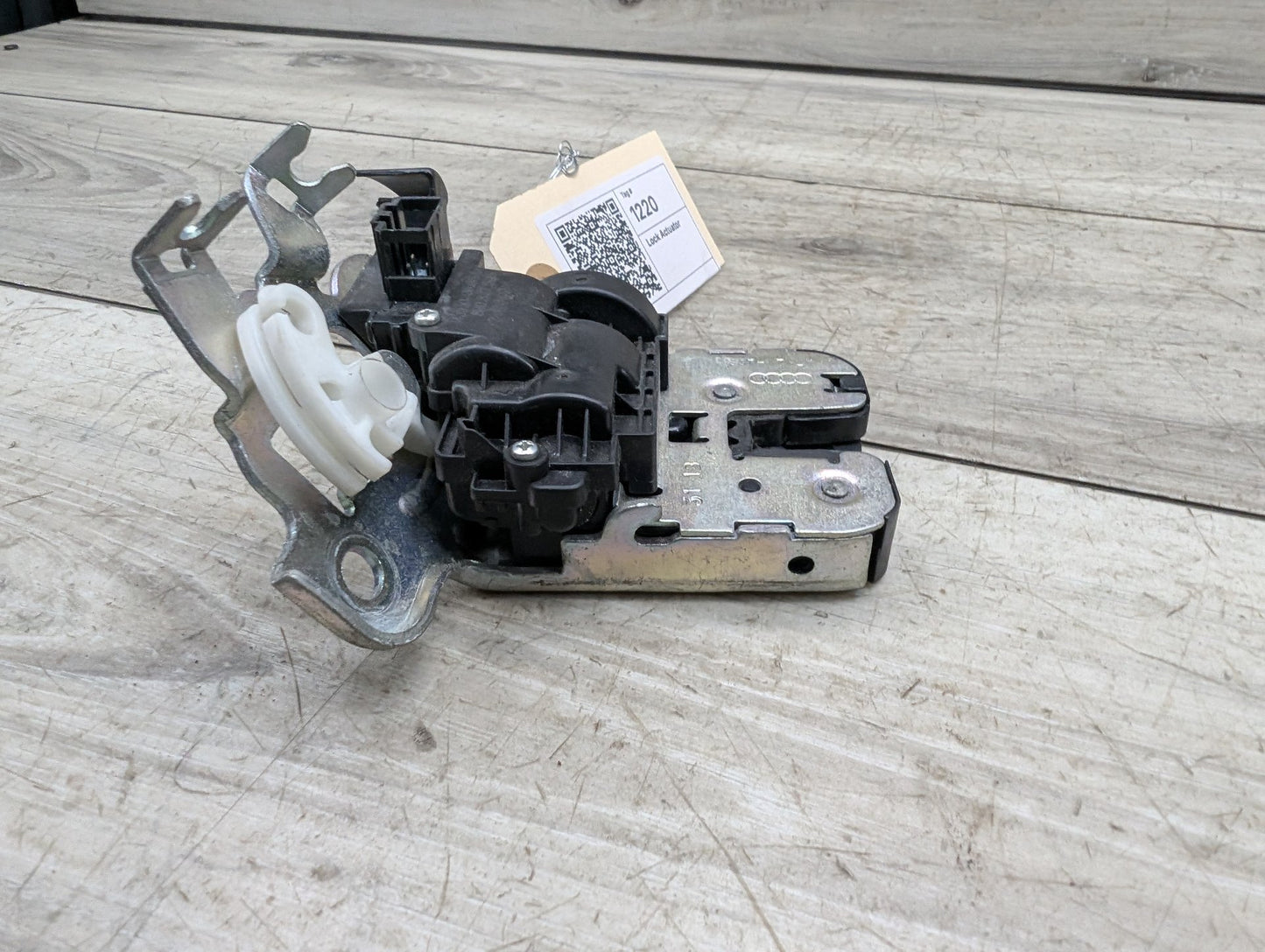2009 - 2017 Audi Q5 8R Liftgate Trunk Lid Liftgate Lock Latch Actuator 8R0827505 EA888