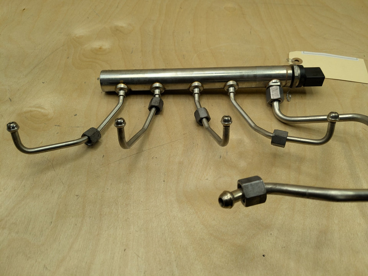 OEM BMW F10 F15 F25 F30 F32 F36 320 328 Engine N20 N26 Fuel Injector Line Rail