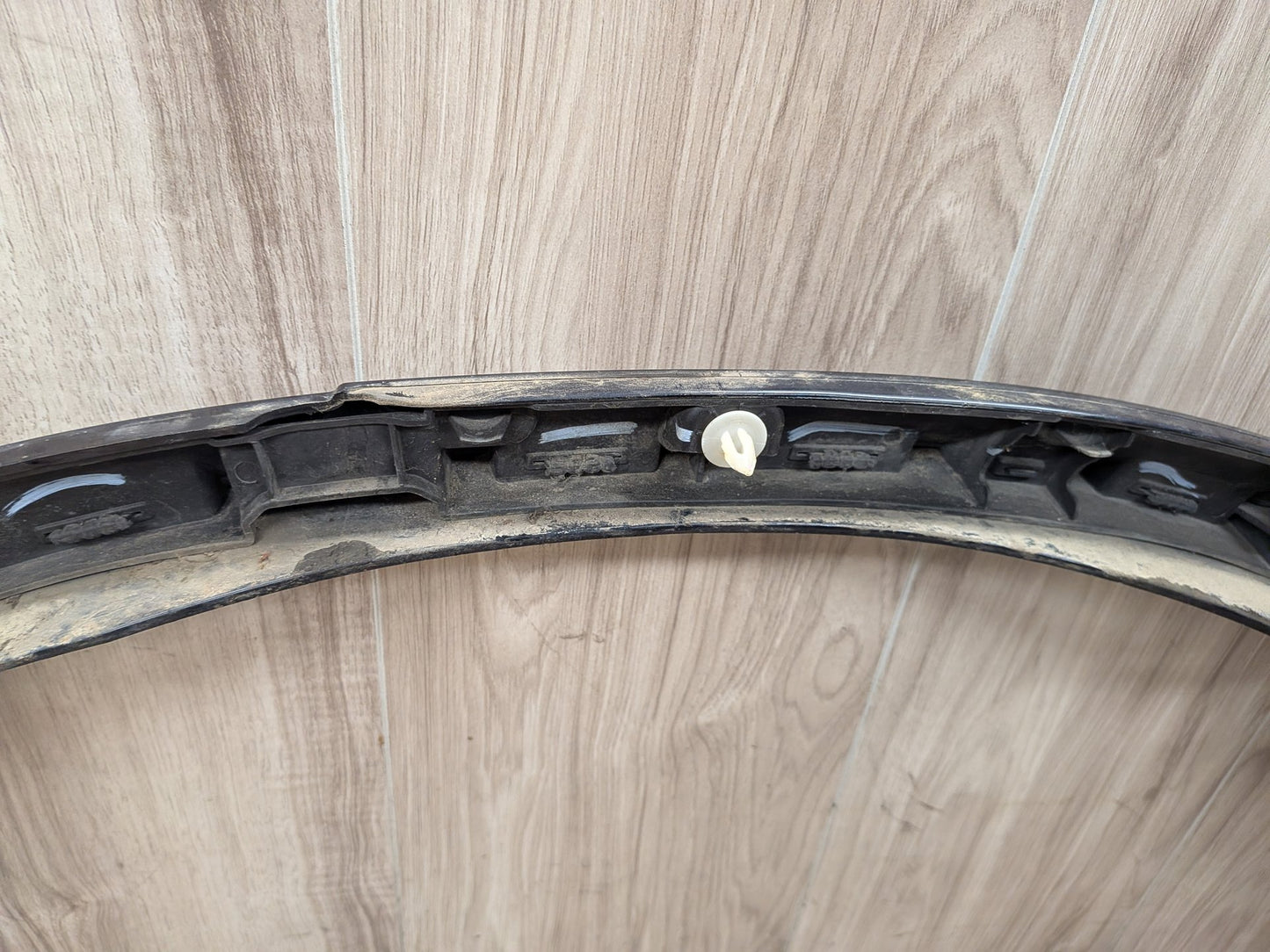 2015-2018 BMW X5 F85 Front Right Passenger Fender Flare Arch Trim Molding 7326052