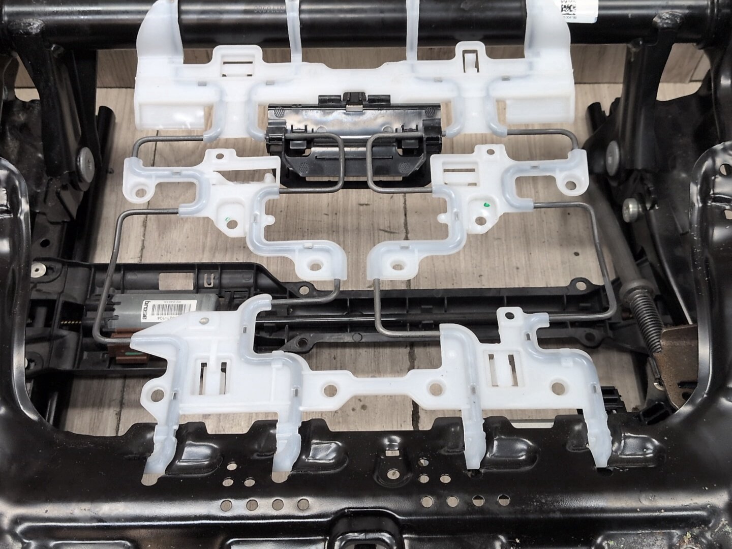 2019 - 2026 BMW X5 G05 Front Right Passenger Seat Lower Track Frame Assembly 7459218 N63B44M3