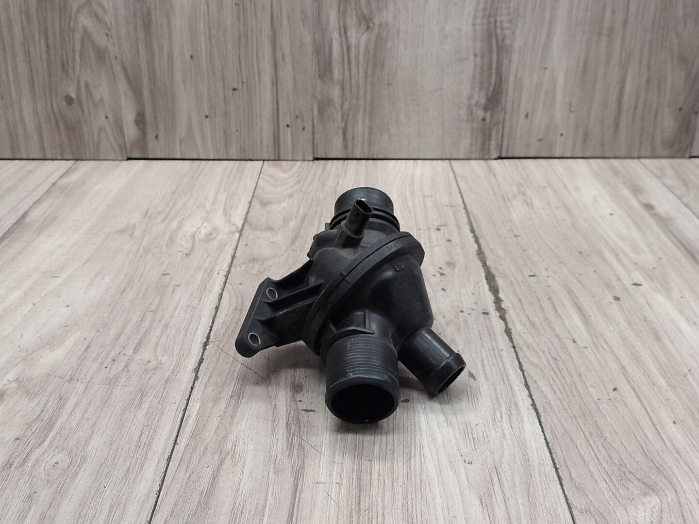 OEM BMW F10 F15 F22 F25 F30 F32 Engine N20 N26 Water Coolant Thermostat Housing