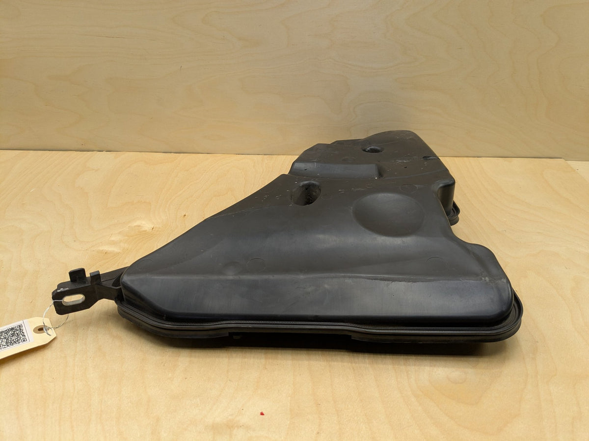 OEM BMW G12 G30 540 M550 750 M760 Windshield Wiper Washer Reservoir Tank Pump