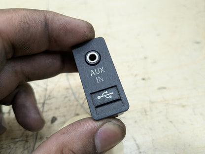 OEM BMW E60 E70 E82 E90 E92 F02 F10 F25 AUX Port USB Plug Input Jack Connector