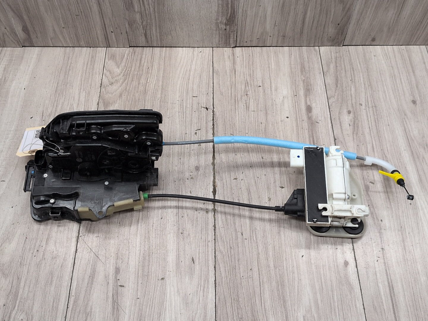 2019 - 2026 BMW X5 G05 Front Right Passenger Door Latch Lock Actuator 7477702 N63B44M3