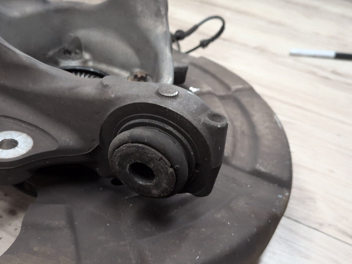 2012-2018 BMW M6 F06 Rear Left Driver Spindle Knuckle w/ Bearing 2284141