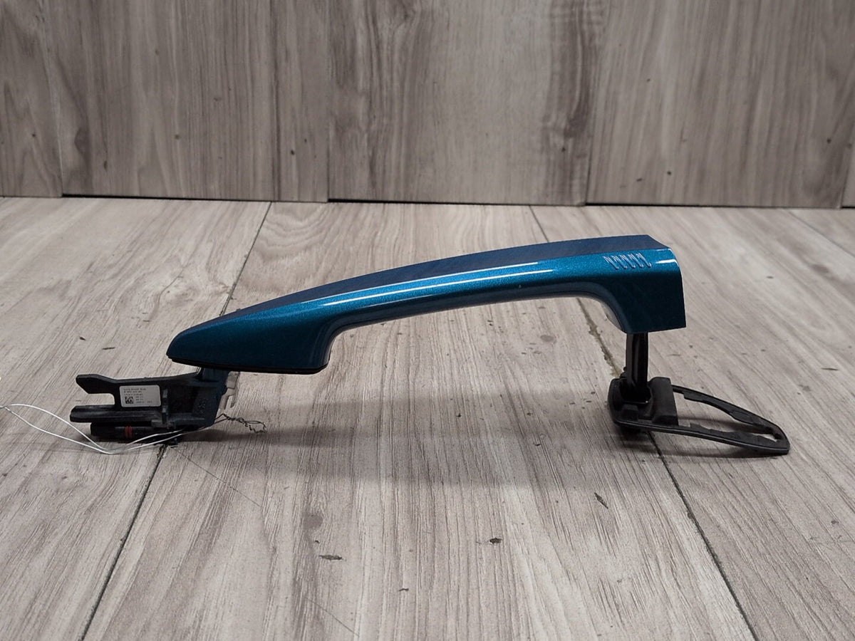 2015-2019 BMW X6 F86 Front or Rear Right Passenger Exterior Door Handle w/ Comfort Access 8068462 OEM
