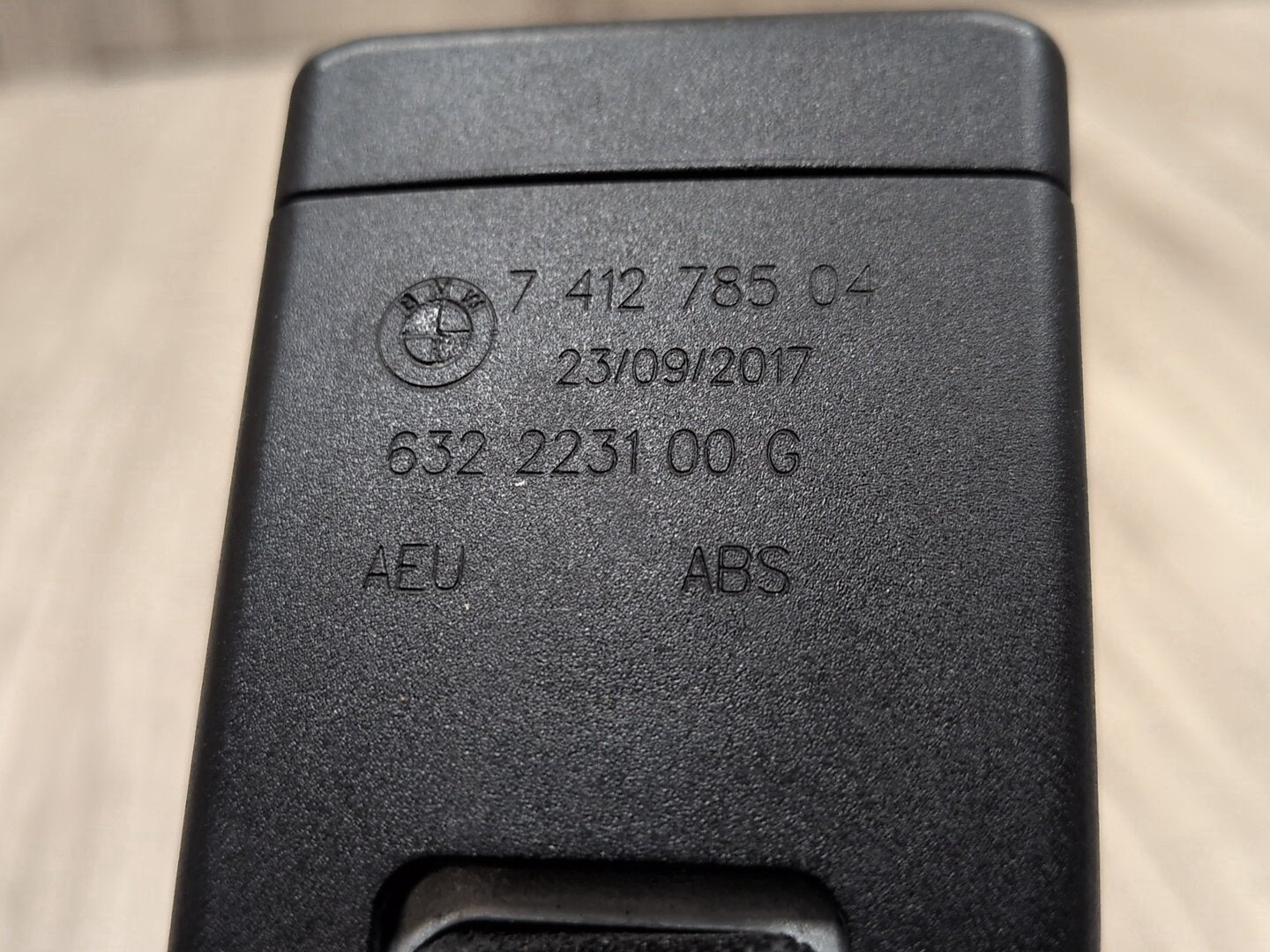 OEM BMW F90 M5 G30 530 540 M550 Rear Center Middle Seatbelt Seat Belt Buckle