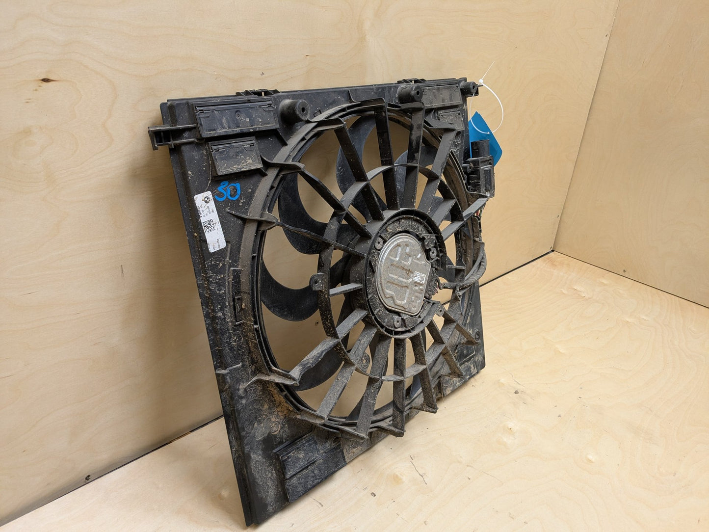 2018 - 2024 BMW X3 G01 Radiator Fan Shroud Housing w/ Motor 8487636 B46B20O1