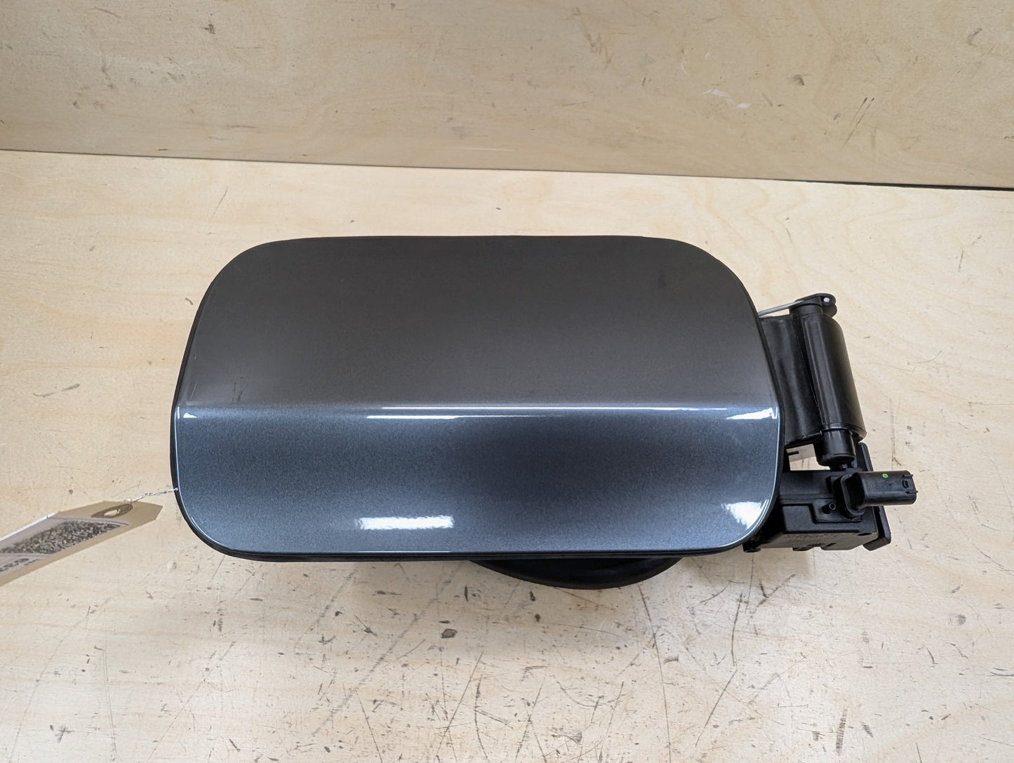 14-20 OEM BMW F32 F82 M4 Gas Fuel Tank Filler Door Cap Lid Cover Assembly
