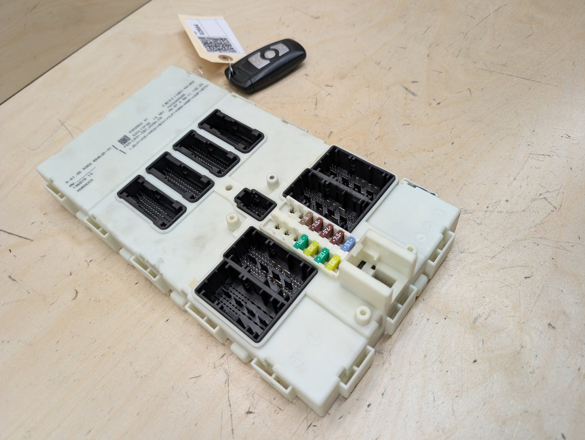 2012-2018 BMW 328i F30 Bdc Body Domain Fem Control Module w/ Key 9352862 OEM