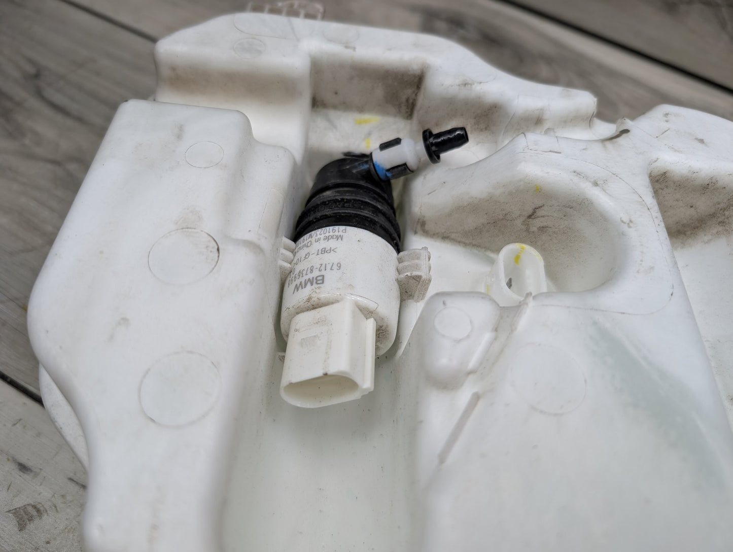 OEM BMW G20 G22 330 M340 430 M440 Windshield Wipe Washer Bottle Tank Reservoir
