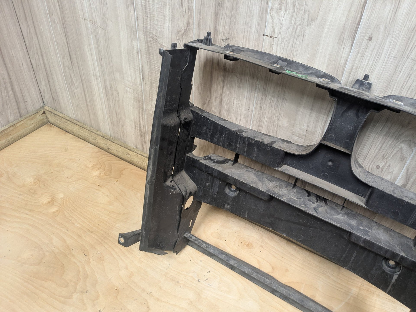 2015-2018 BMW X5 F85 Front Radiator Cover Air Duct Panel 8056233