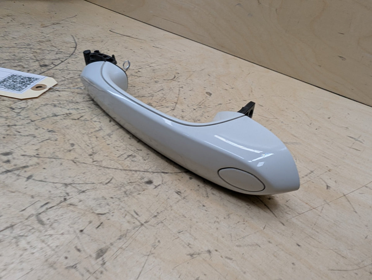 2019-2026 BMW 330i G20 Front Left Driver Exterior Door Handle 7470567 OEM
